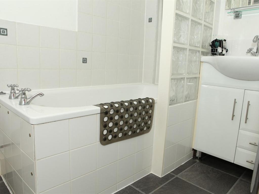 Fitzwarine House Whittington Hotel Room photo